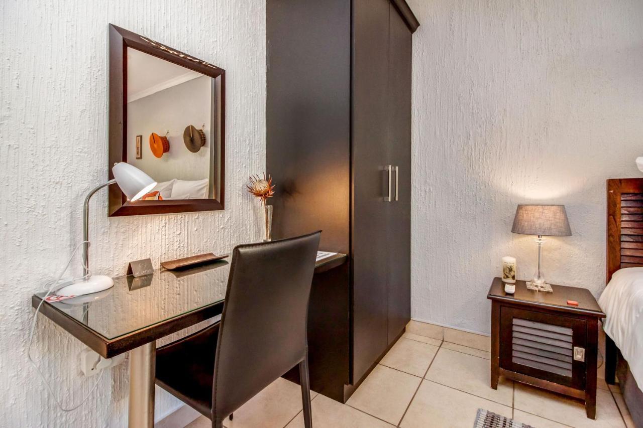 Sitatunga Guest Lodge โจฮันเนสเบิร์ก ภายนอก รูปภาพ